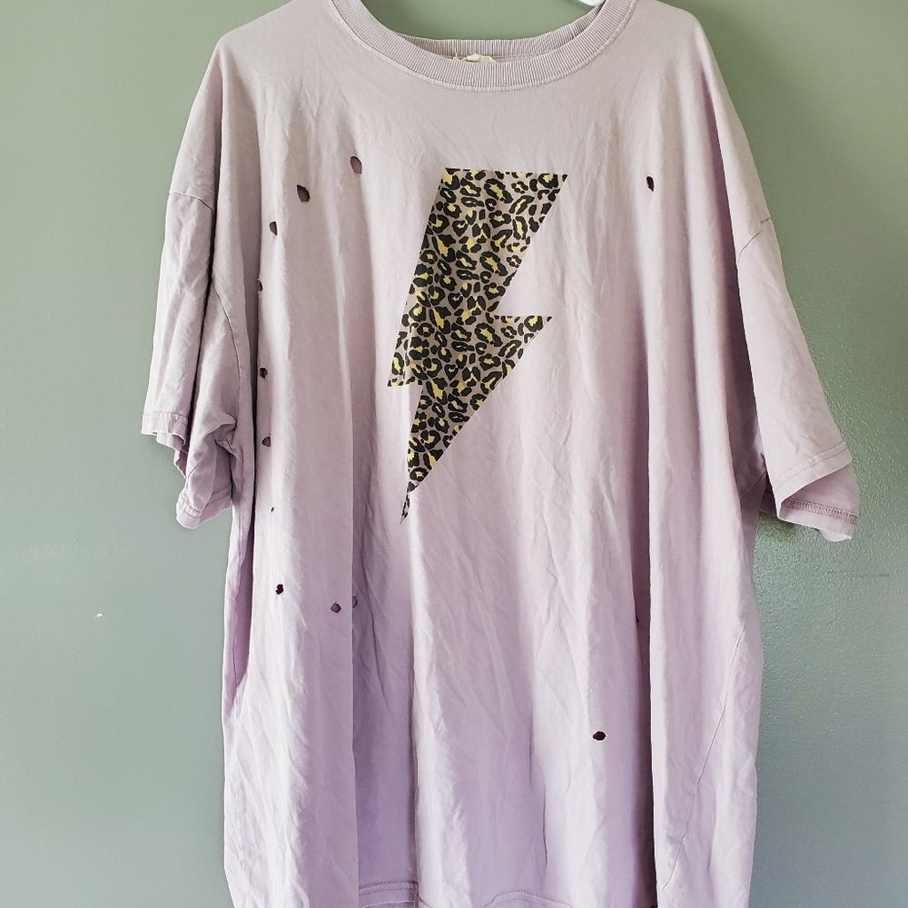 Easel Short Sleeve Distressed Shirt